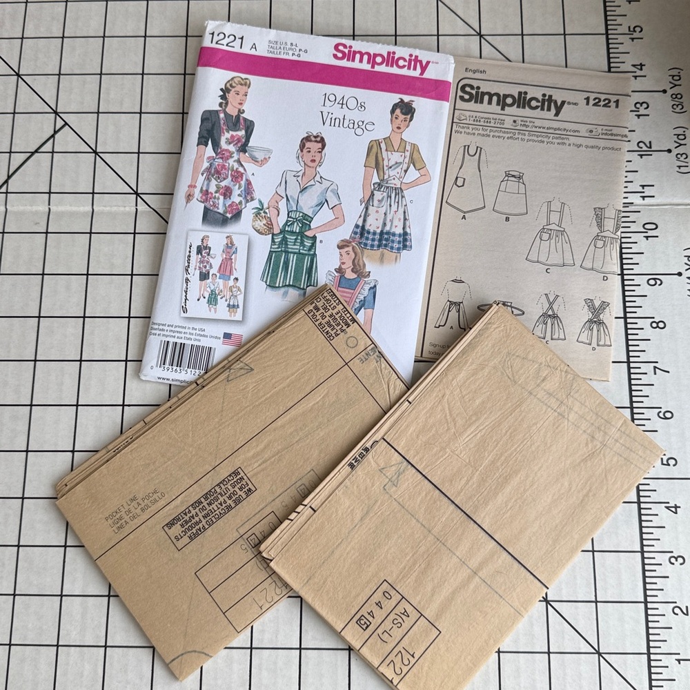 Simplicity 1221 1940s Vintage Aprons Pattern S-L UNCUT Retro Kitchen Hostess